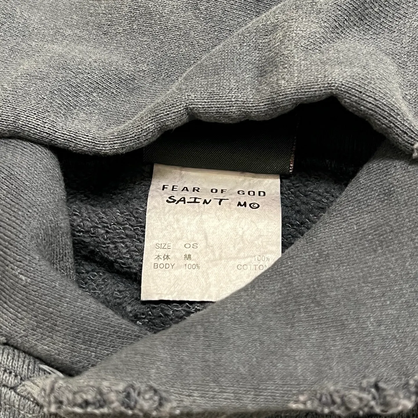 Details SAINT Mxxxxxx × FEAR OF GOD FG_HOODIE/SNT OF GOD/BLK FOG co-branded ETERNAL praying crosshair distressed hoodie. Washed black S-XL. This season's hot and super popular co-branded model. The original version is the same. Thin spring and summer fabrics. Comfortable upper body. BOXY version with short fat wide shoulder line. Fashion darling wears a high-end feel. Heavy washing and water fading process. Ma Liu is repositioned. Excessive wear and damage graffiti treatment. Correct version FOG joint main mark/wash mark/little angel mark